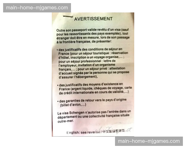 官方：里昂与20岁青训中场签订首份职业合同