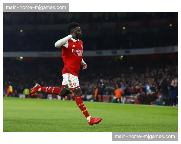 阿森纳2-0巴黎，总比分4-3翻盘成功，萨卡传射建功