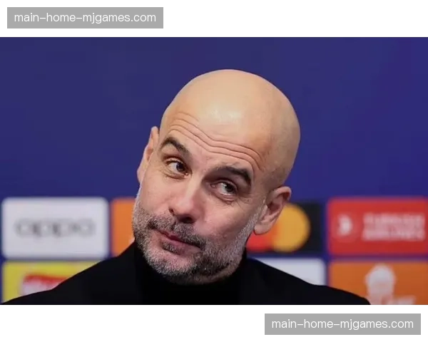 场边镜头：瓜迪奥拉因抗议判罚吃到黄牌，神情激动